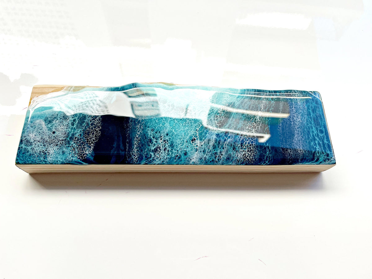 30cm Resin Ocean Floating Shelf | Mini Coastal Wall Shelf | Handmade Beach House Decor | Functional Resin Art | Handmade in Spain
