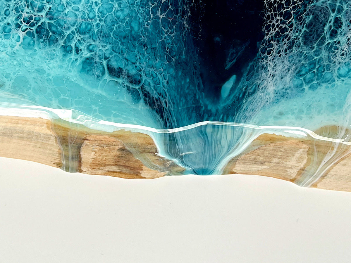 30cm Resin Ocean Floating Shelf | Mini Coastal Wall Shelf | Handmade Beach House Decor | Functional Resin Art | Handmade in Spain