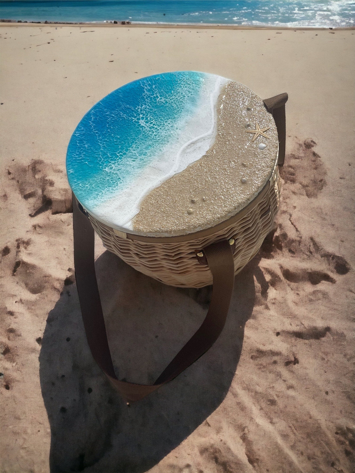 Wicker Picnic Basket with Resin Wave Lid: Romantic Cooler