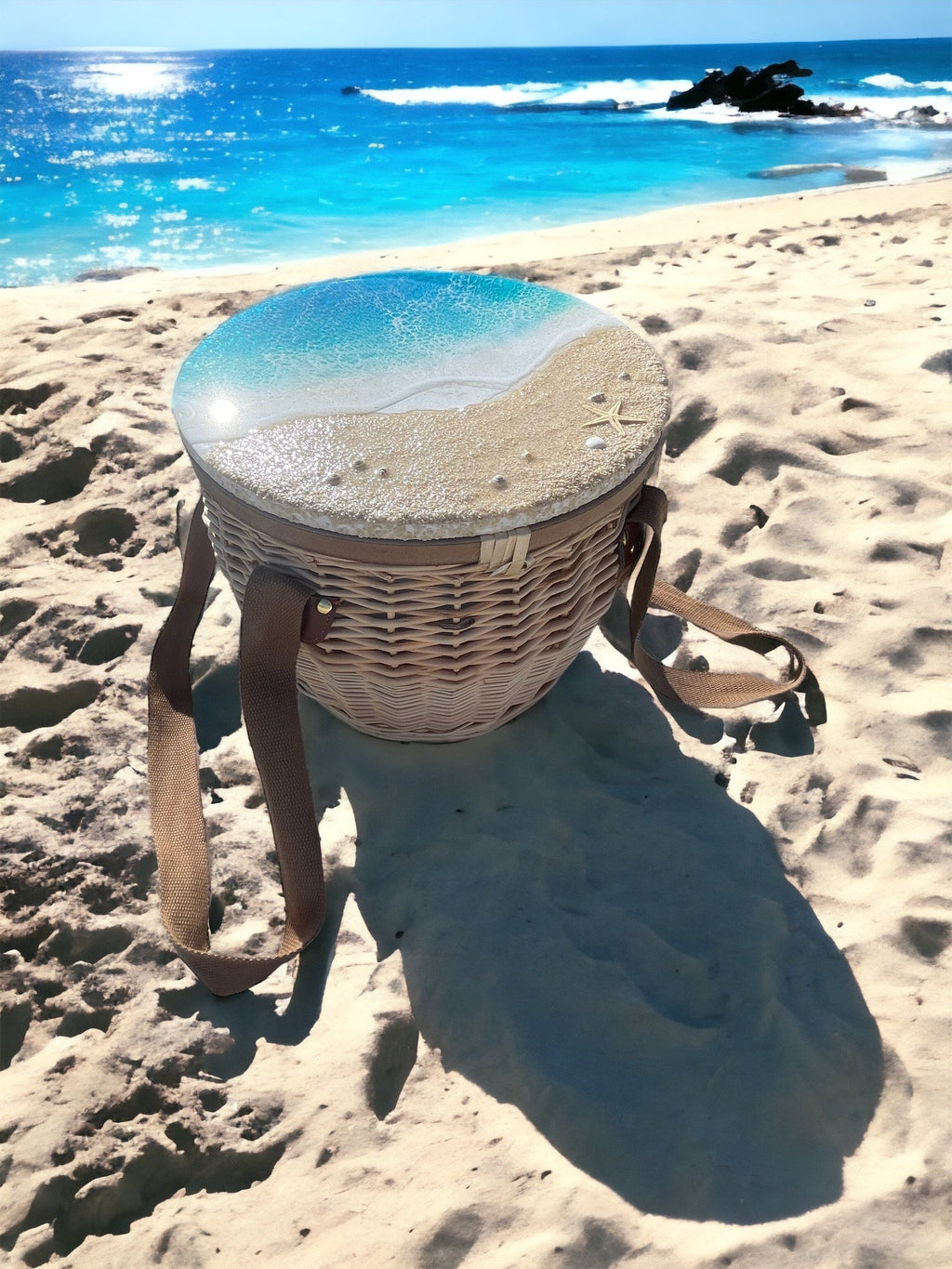 Wicker Picnic Basket with Resin Wave Lid: Romantic Cooler