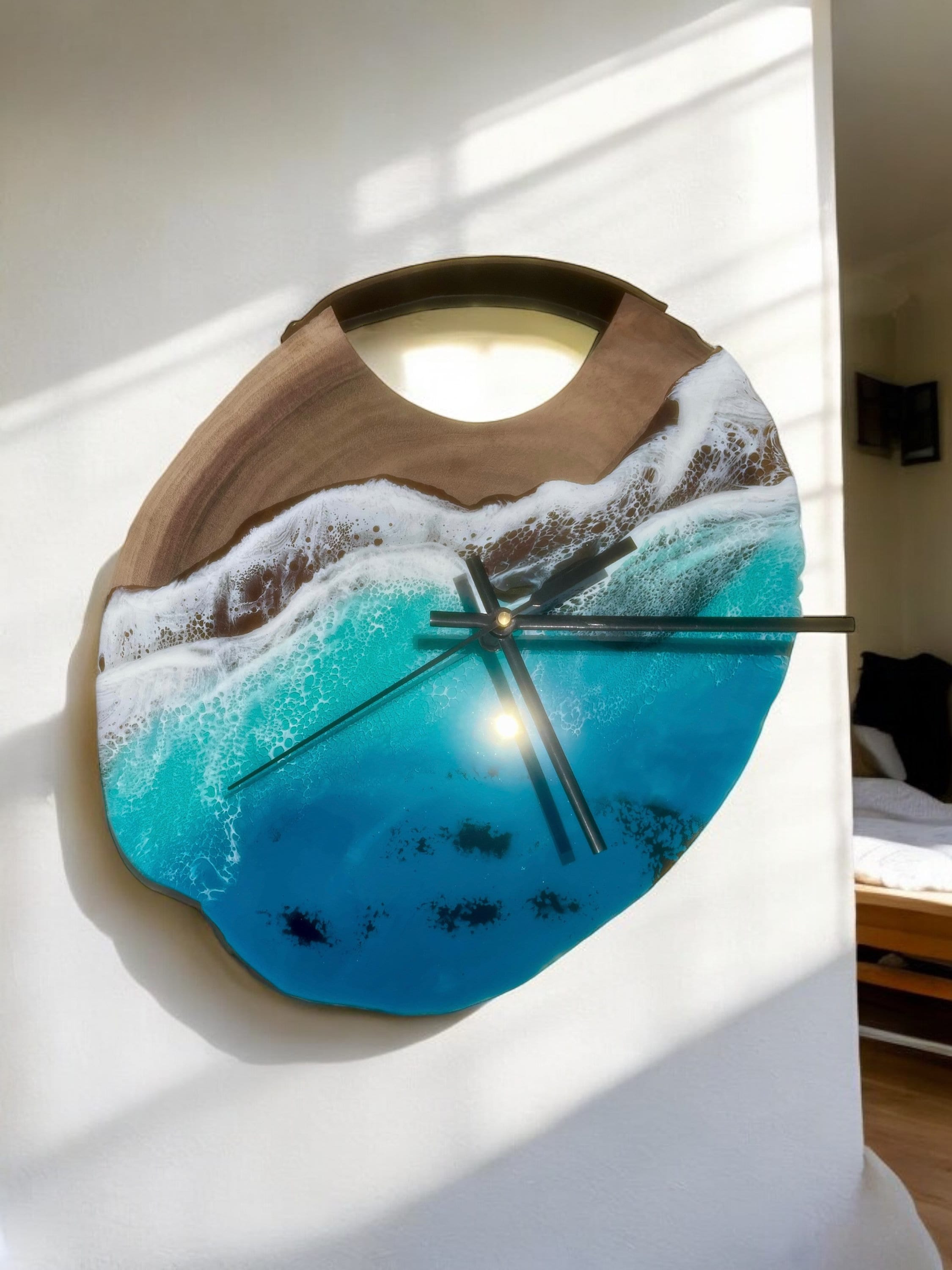 Acacia Wood Wall Clock: Resin Ocean Wave Decor (30-35cm)