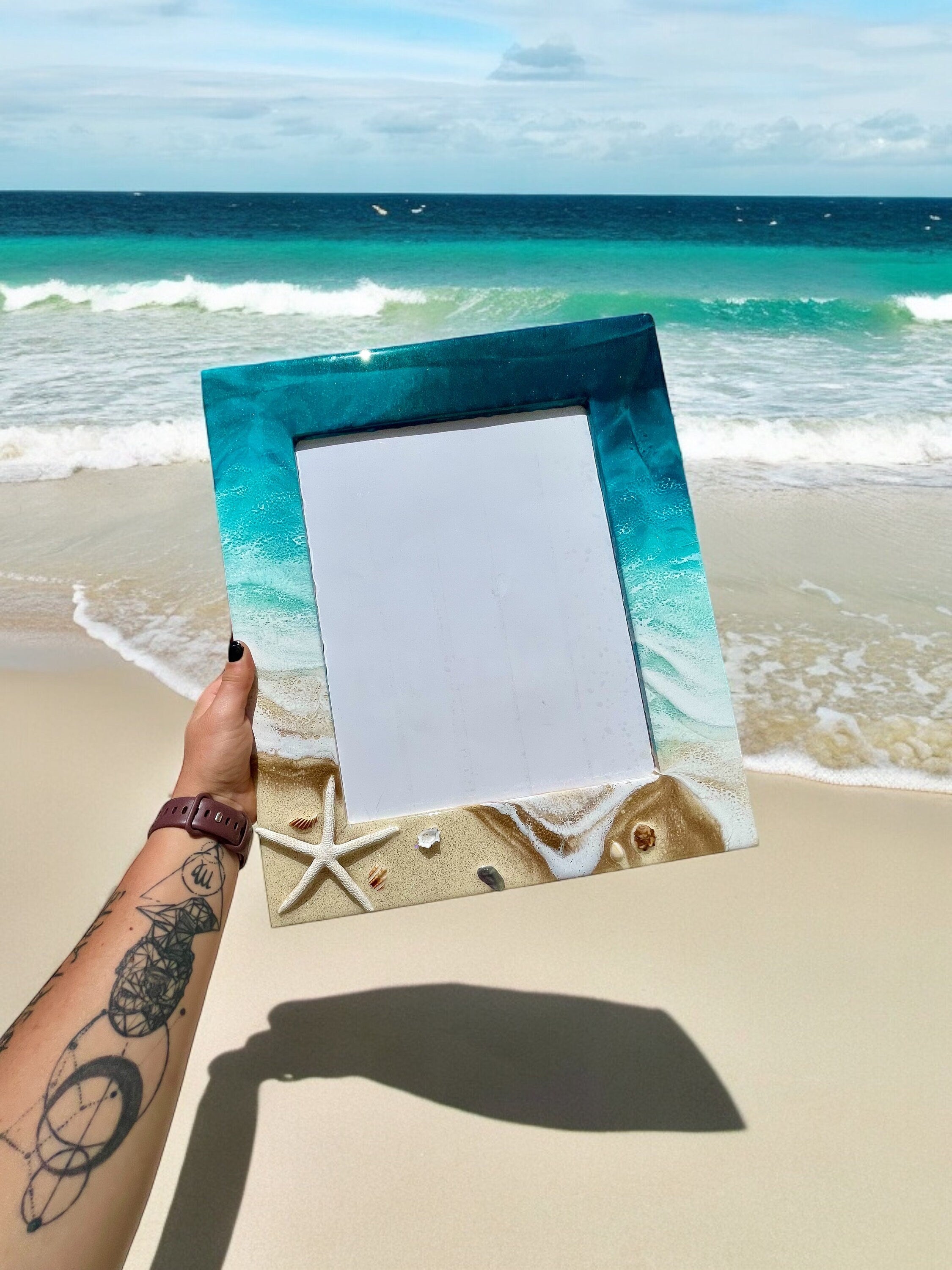 Handmade Ocean Resin Picture Frame – Coastal Photo Frame with Starfish & Seashells, Beach Home Decor Gift
