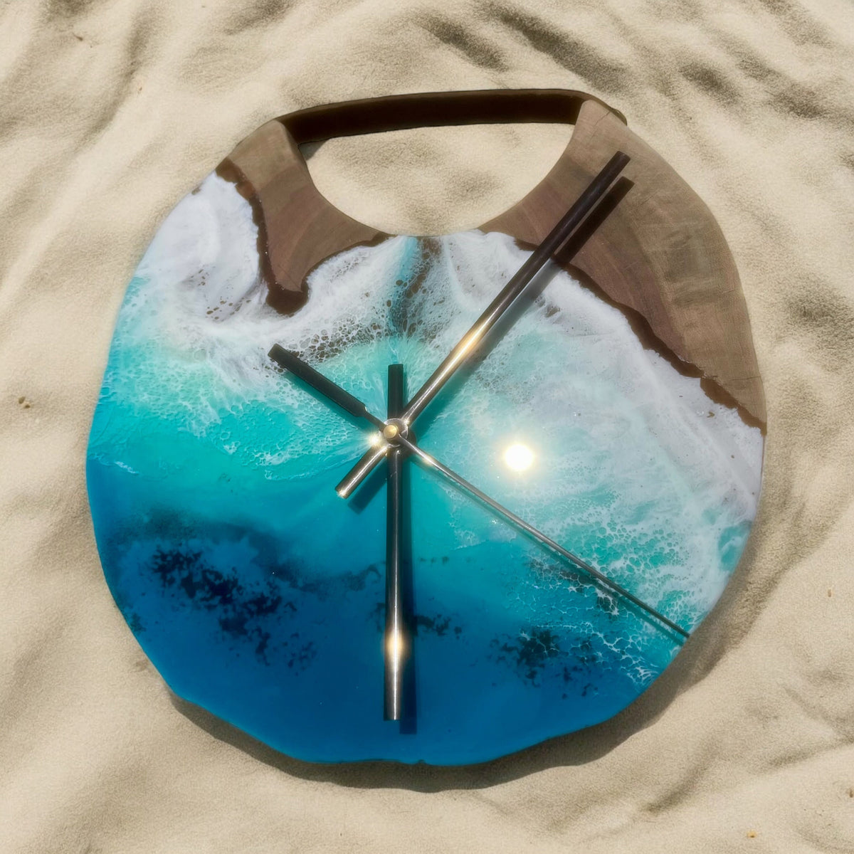 Acacia Wood Wall Clock: Resin Ocean Wave Decor (30-35cm)