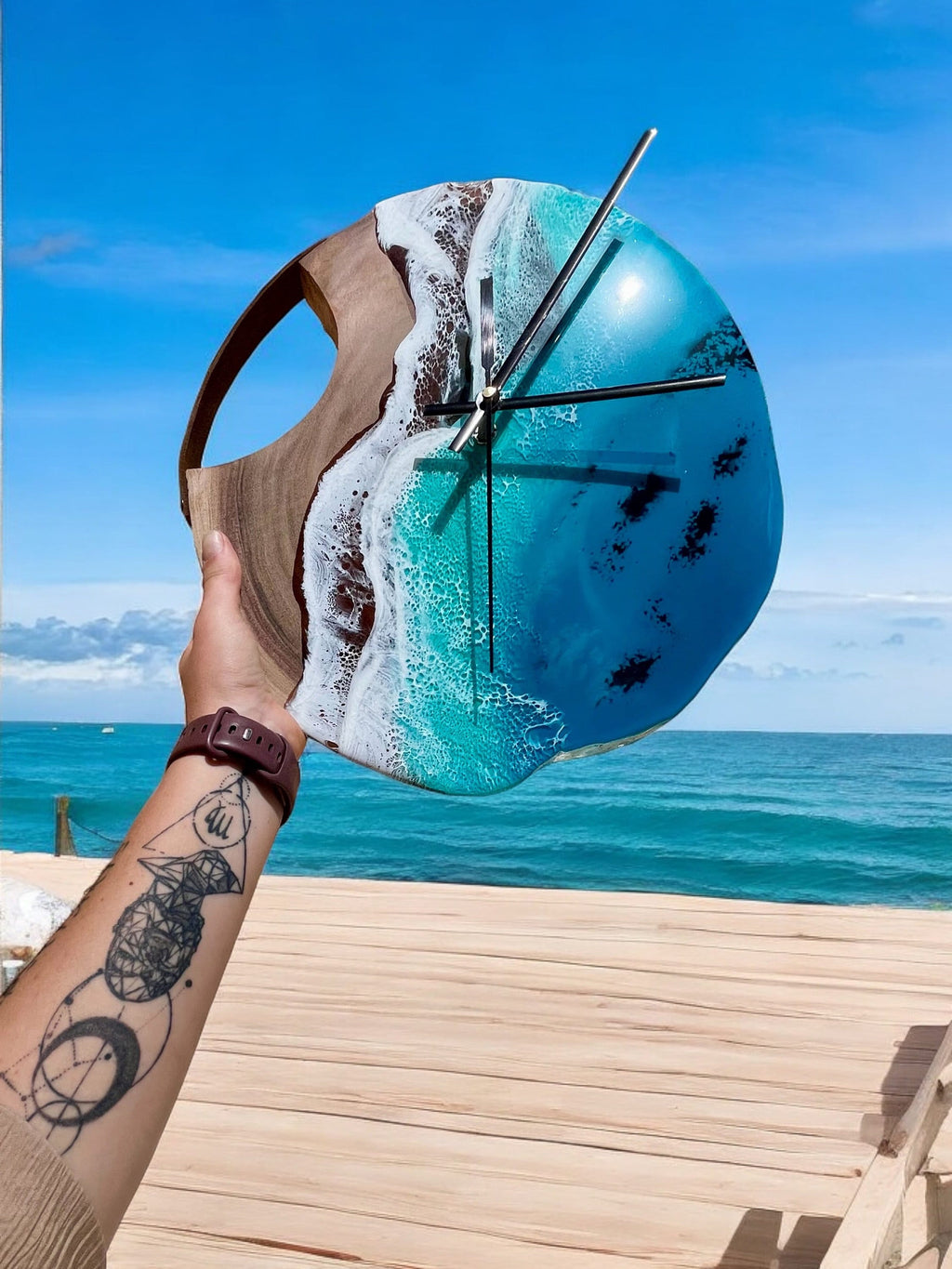 Acacia Wood Wall Clock: Resin Ocean Wave Decor (30-35cm)