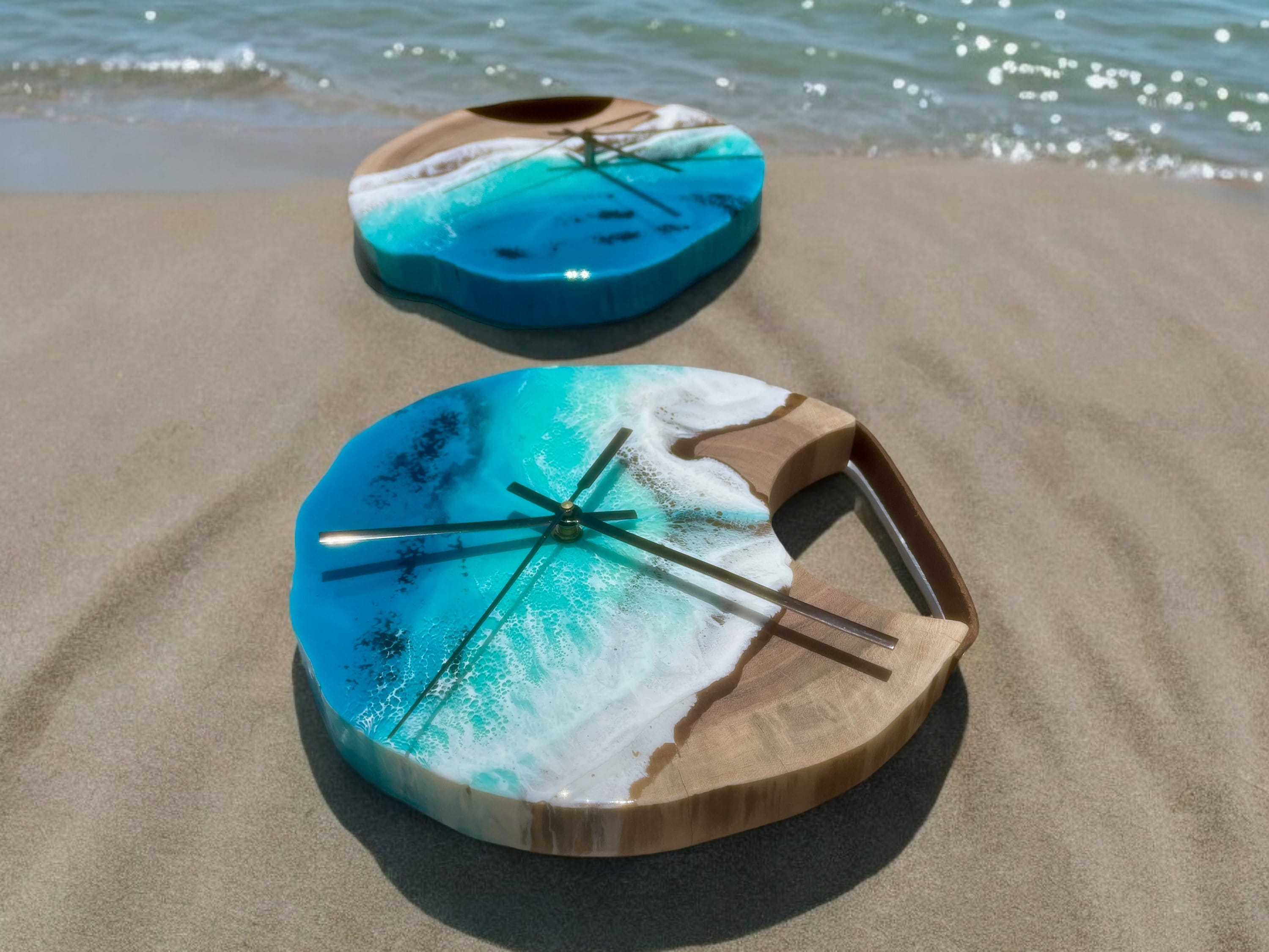 Acacia Wood Wall Clock: Resin Ocean Wave Decor (30-35cm)