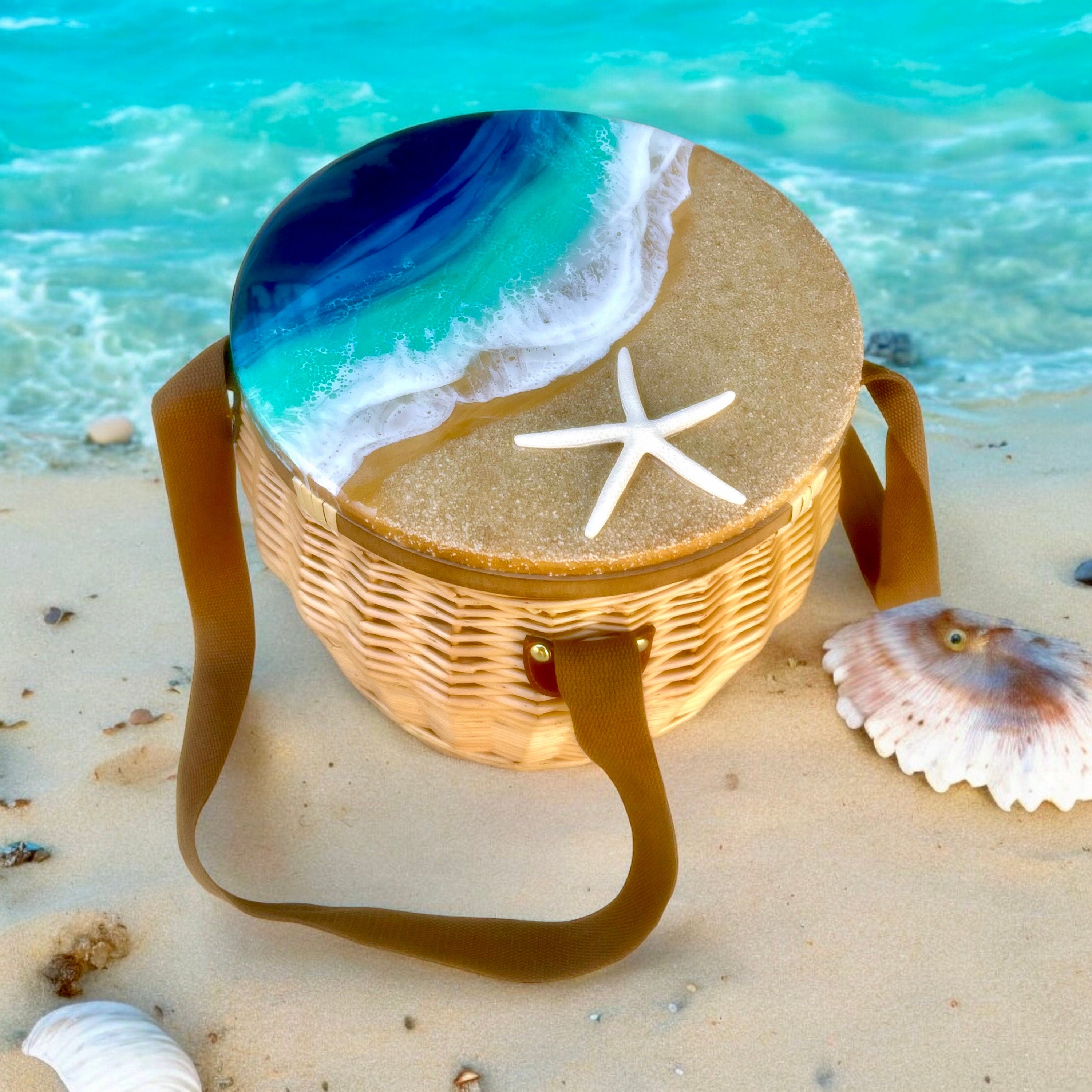 Wicker Picnic Basket with Resin Wave Lid: Romantic Cooler