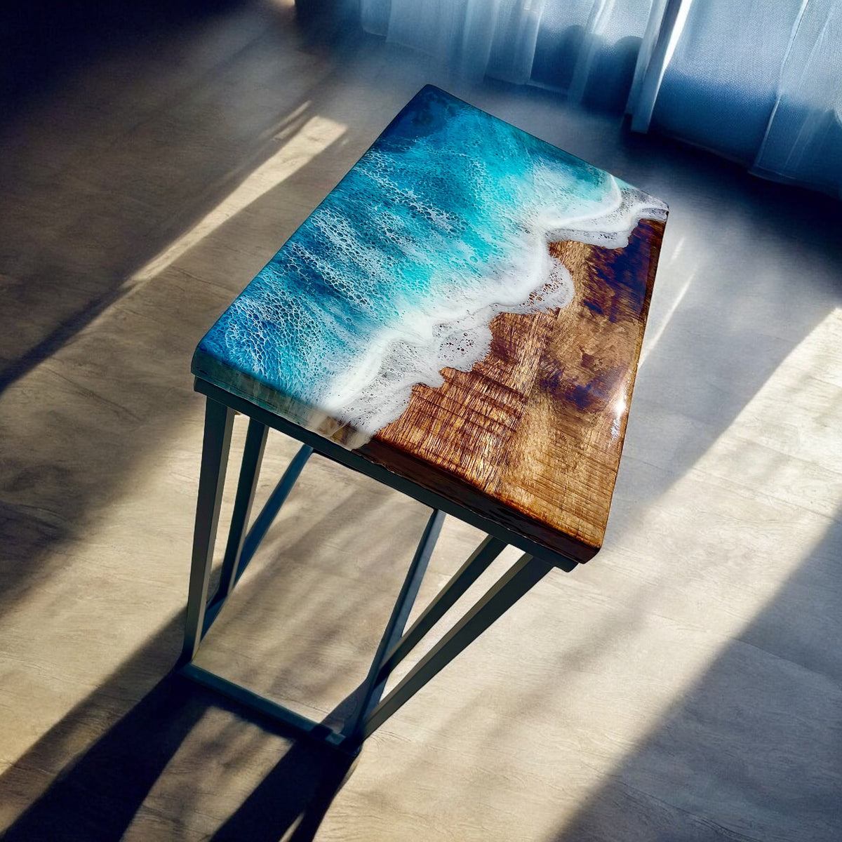 Side table in mango wood, with decorative resin ocean motive