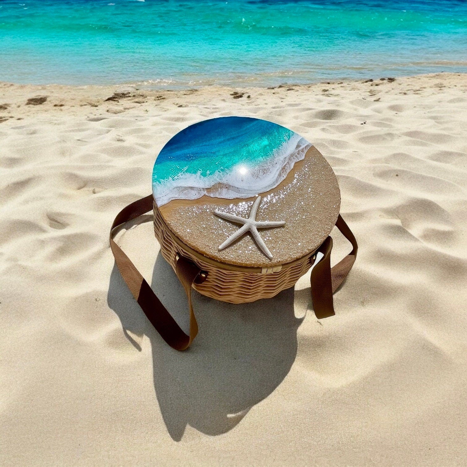 Wicker Picnic Basket with Resin Wave Lid: Romantic Cooler