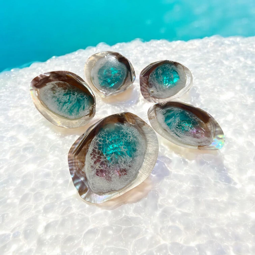 Large Iridescent Mother of Pearl Seashell Ring Dish: Resin Ocean Wave Decor (16cm)
