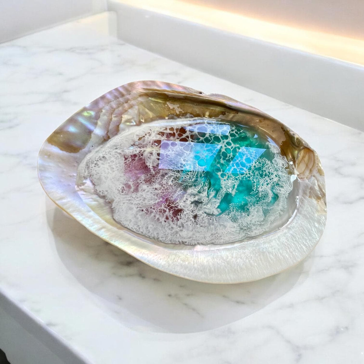 Large Iridescent Mother of Pearl Seashell Ring Dish: Resin Ocean Wave Decor (16cm)