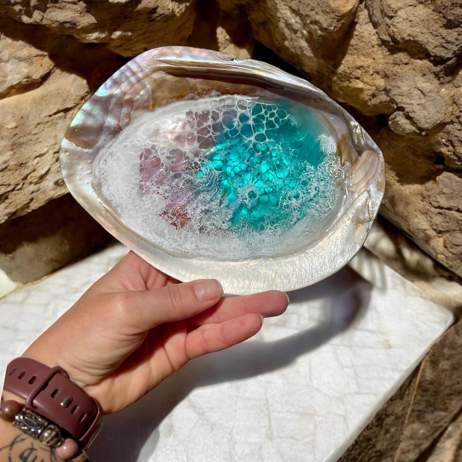 Large Iridescent Mother of Pearl Seashell Ring Dish: Resin Ocean Wave Decor (16cm)