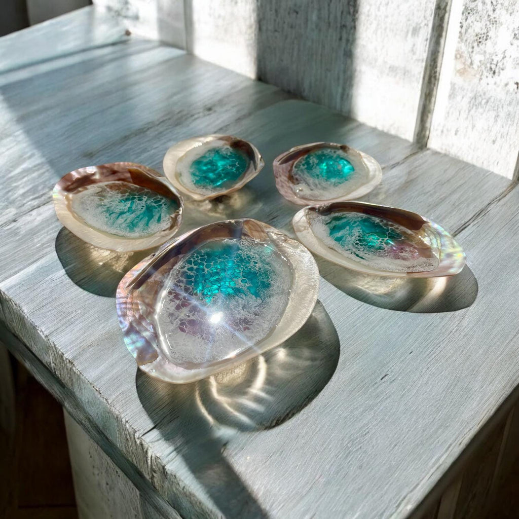 Large Iridescent Mother of Pearl Seashell Ring Dish: Resin Ocean Wave Decor (16cm)