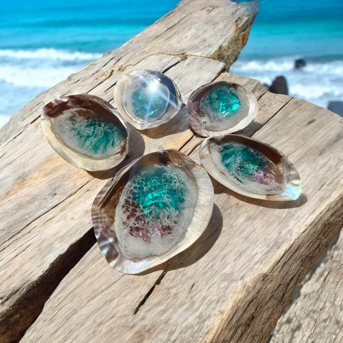 Large Iridescent Mother of Pearl Seashell Ring Dish: Resin Ocean Wave Decor (16cm)