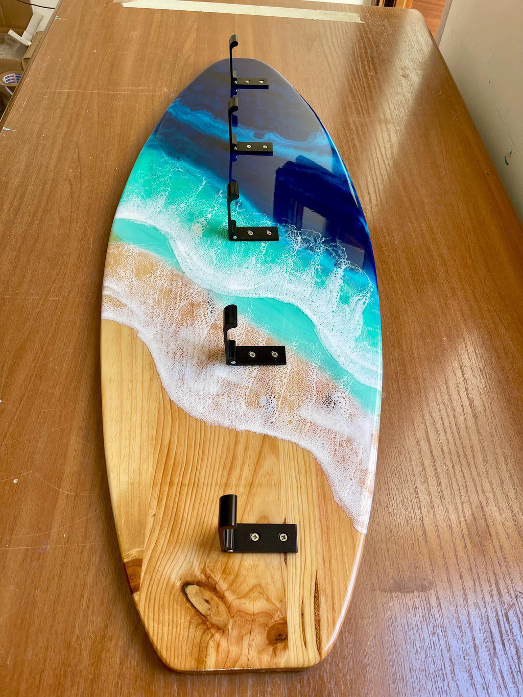 Made to Order Resin Surfboard Wall Rack – Ocean Wave Coat & Towel Hanger – Coastal Entryway Storage – Custom Sizes 100×28 / 120×30 cm